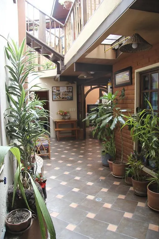 Casa Del Arupo 0*, Quito