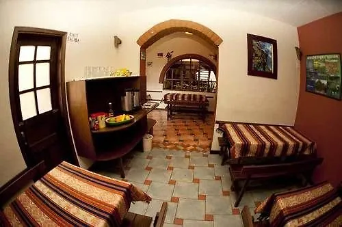 Hostel Casa Del Arupo Quito Ecuador